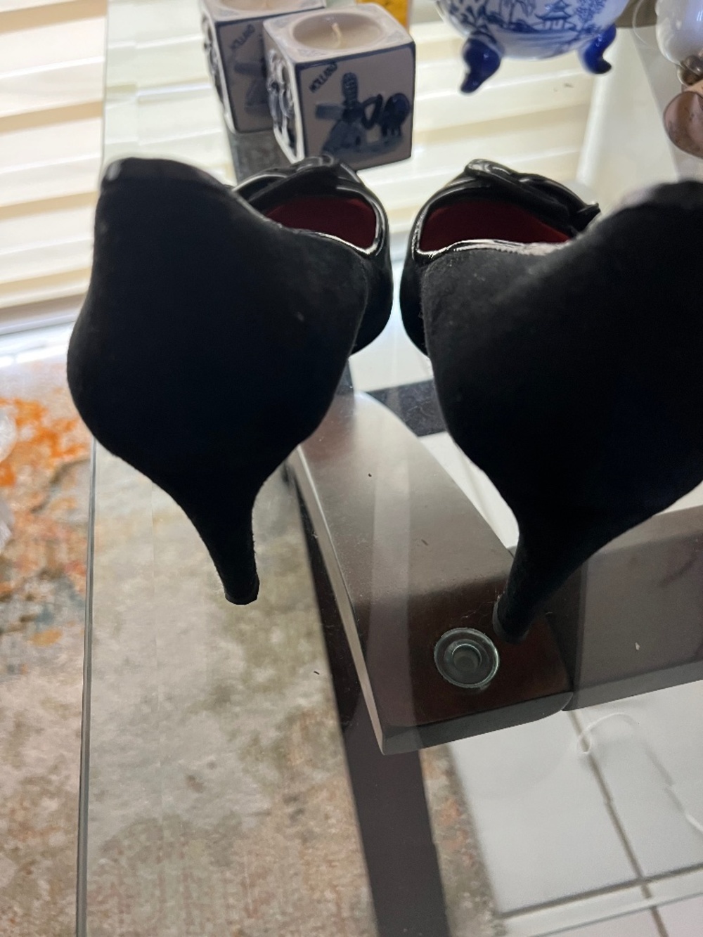 Vía Spiga black leather and gamuza pumps